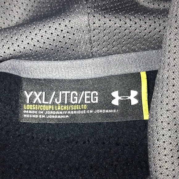 Selling a hardly worn Under Armour hoodie - Picture 3 of 3